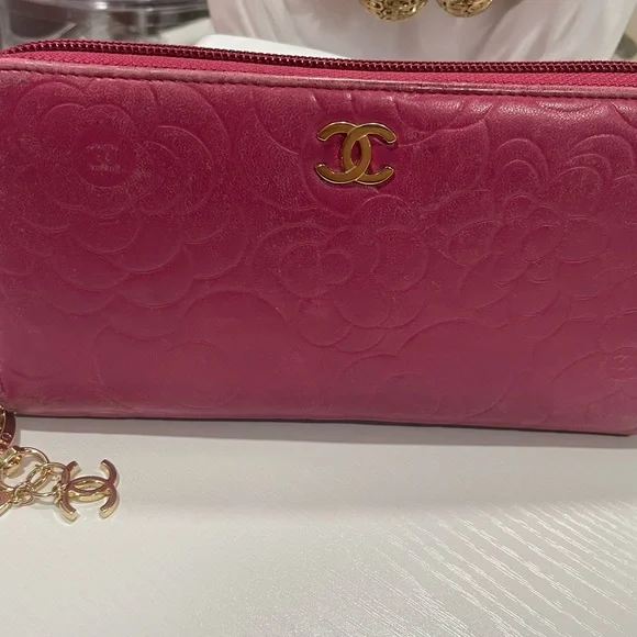 CHANEL Fuchsia Floral Embossed Wallet - Picture 3 of 16